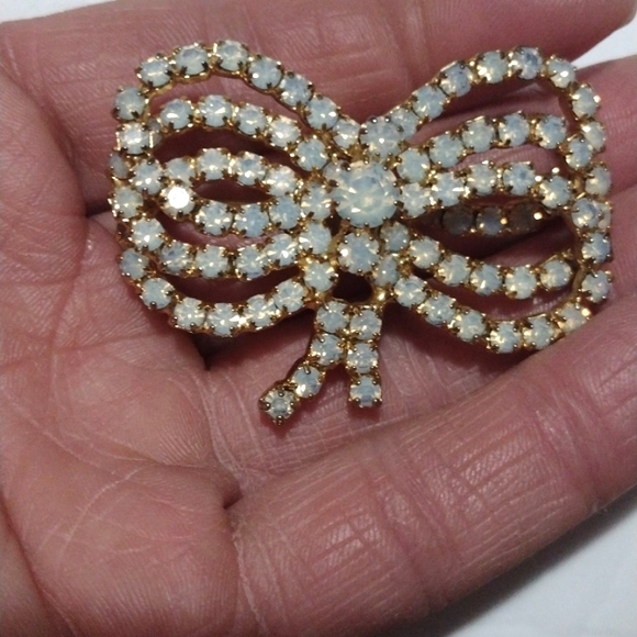 JEWELS BY PATRICIA VINTAGE TRIPLE BOW RHINESTONE GOLD-TONE 2" BROOCH PIN - Picture 8 of 10